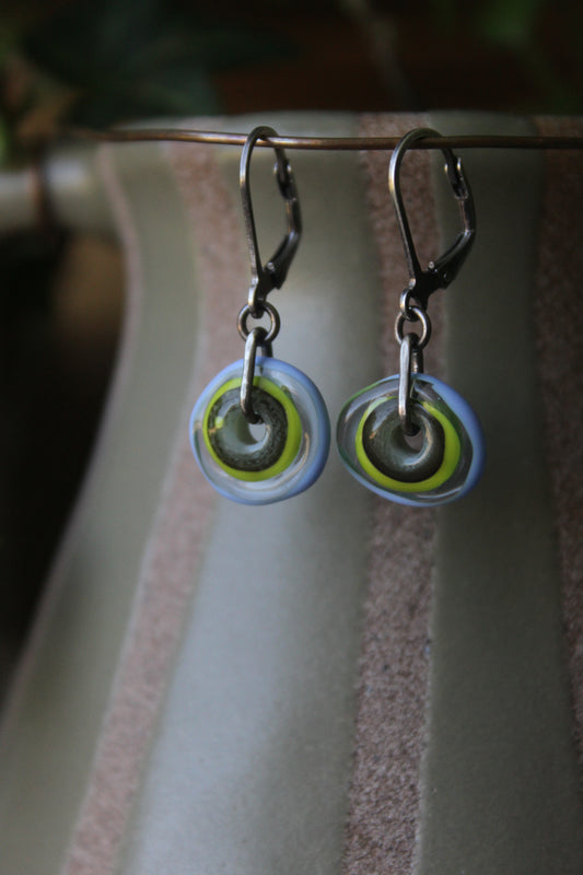 Earth and air dangles